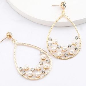 NEW! Beautiful Holiday Earrings!